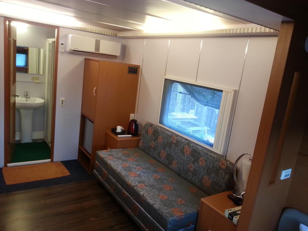 Kenting Houbihu Camping Car B&B Longshui Exterior photo