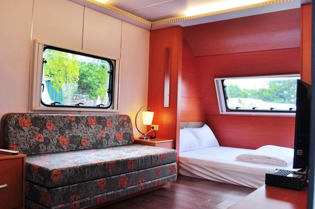 Kenting Houbihu Camping Car B&B Longshui Exterior photo