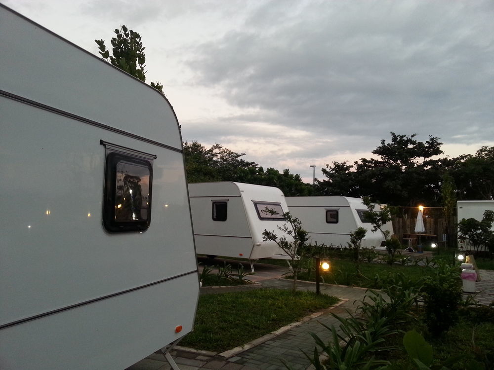 Kenting Houbihu Camping Car B&B Longshui Exterior photo